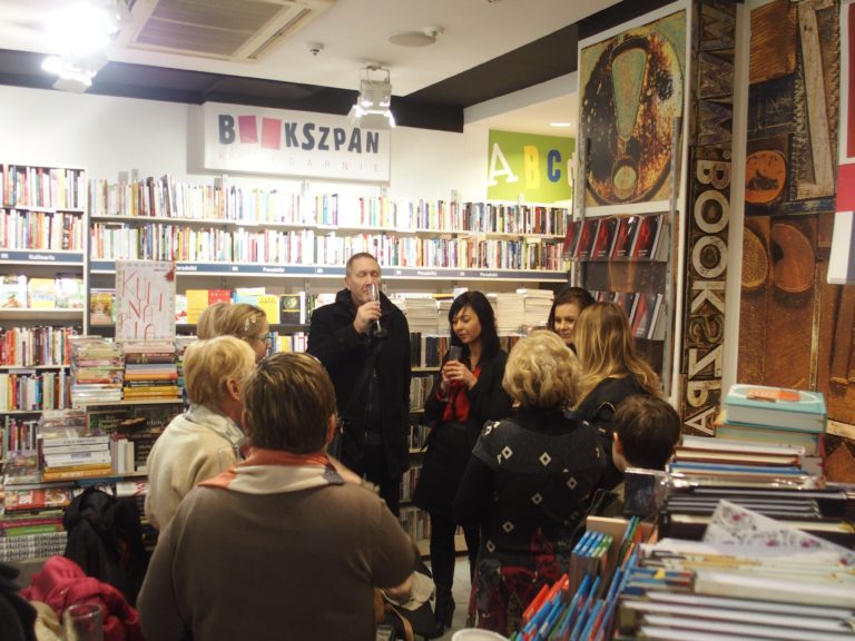 Miłość, pasje, marzenia – noworoczne spotkanie z Kingą Piekarską, autorką powieści: „WHY Story 2 – Czas na zmiany” w księgarni BOOKSZPAN w Katowicach.