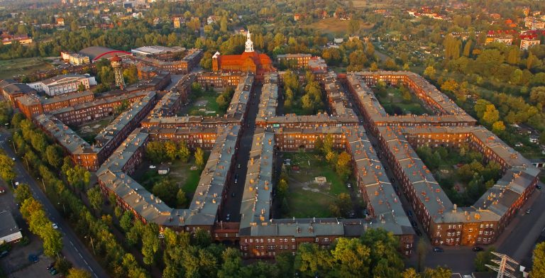 Katowicki Nikiszowiec scenografią filmową – czasowe zmiany w organizacji ruchu