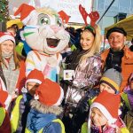 W trakcie bicia rekrodu Guinessa ze swoimi podopiecznymi i słynną wokalistką CLEO (śpiewali Last Christmass)