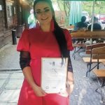 Anna Chudzik przed Leśniczówką